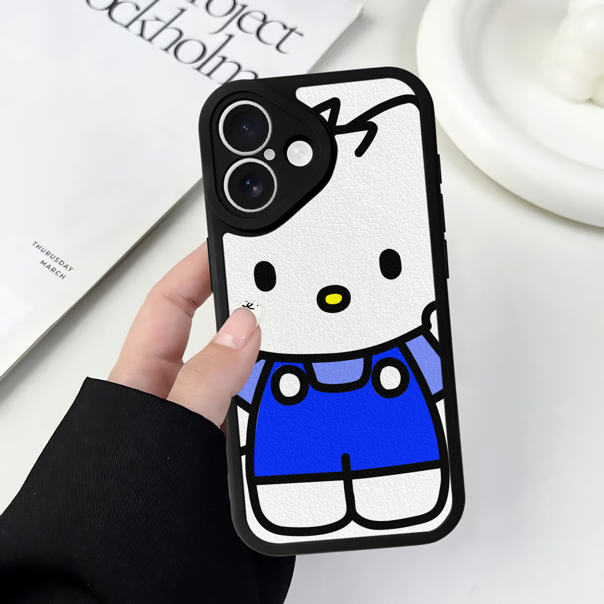 （画像用） Hello Kitty ハローキティ 【iPhone 16シリーズ対応】シリコンスマホケース（レザー調） 材質：シリコン